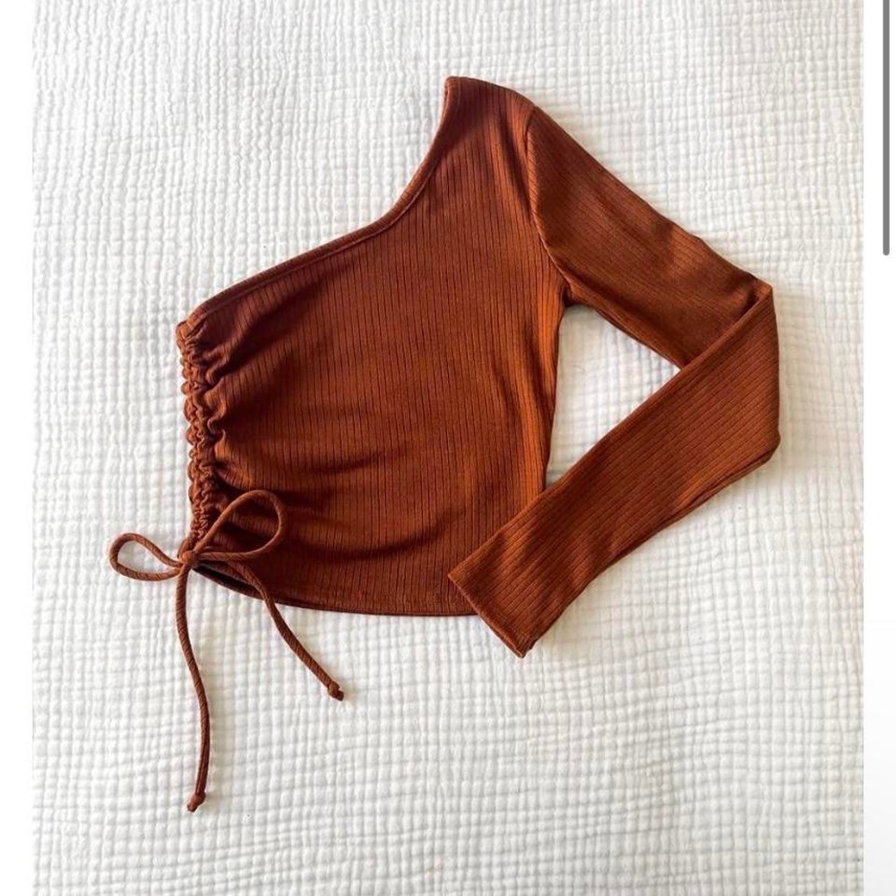 One shoulder top